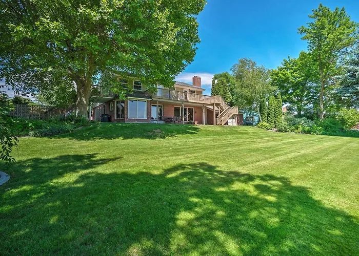 Lake House With Hot Tub - 1 Mi To Surf N Slide